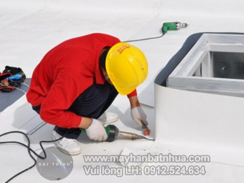 M&aacute;y h&agrave;n bạt TPO chống thấm 